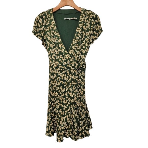 Kimchi Blue Dress Womens Wrap Dress Sz XS Green Floral Short Sleeve‎ Shamrocks - Picture 1 of 7